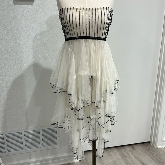 Free People Very Rare Strapless Cascading Ruffle Mesh Dress in White - Picture 2 of 15